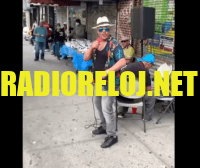 Photo of Video | Merenguero Aramis Camilo cantando en una esquina